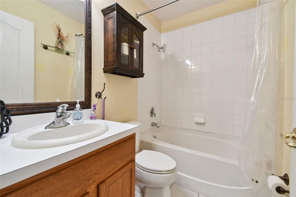 待售: $243,000 (2 贝兹, 2 浴室, 1360 平方英尺)