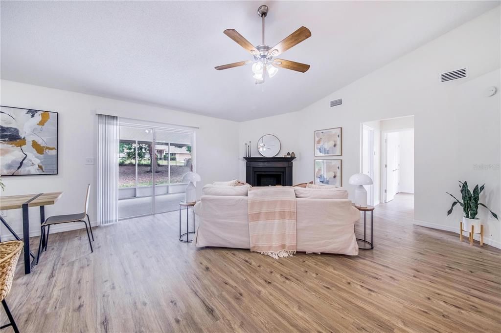 For Sale: $309,000 (3 beds, 2 baths, 1129 Square Feet)