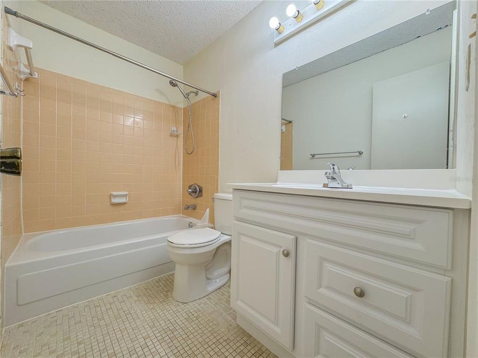 待售: $199,000 (2 贝兹, 2 浴室, 1152 平方英尺)