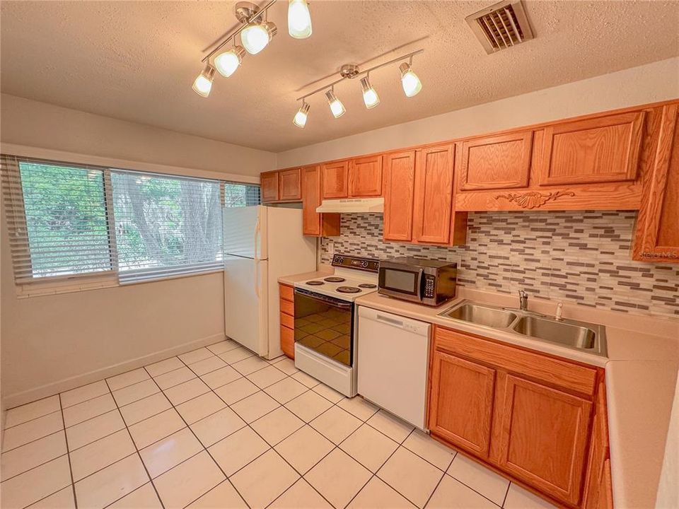 For Sale: $199,000 (2 beds, 2 baths, 1152 Square Feet)