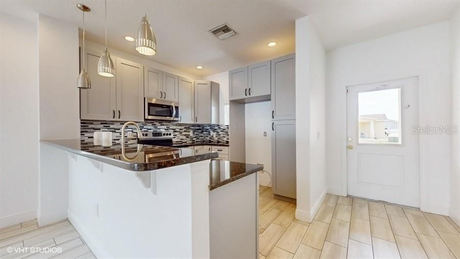 Active With Contract: $302,500 (3 beds, 3 baths, 1509 Square Feet)