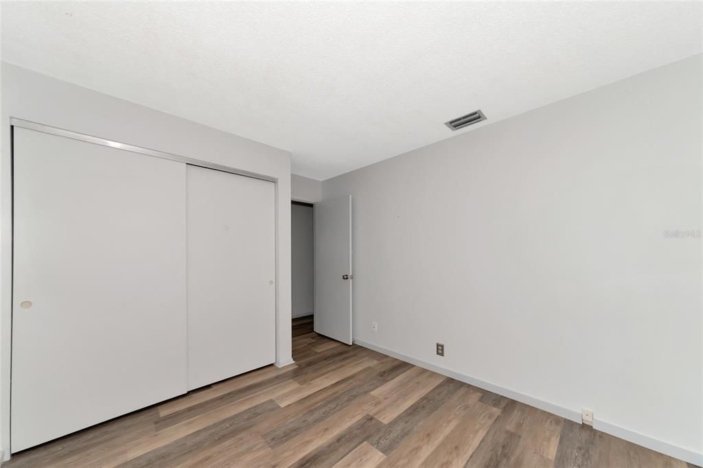 Active With Contract: $205,000 (3 beds, 2 baths, 1408 Square Feet)