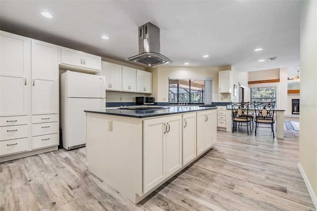 Active With Contract: $599,000 (4 beds, 3 baths, 2587 Square Feet)