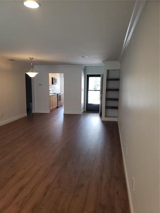 Active With Contract: $149,900 (2 beds, 2 baths, 1072 Square Feet)