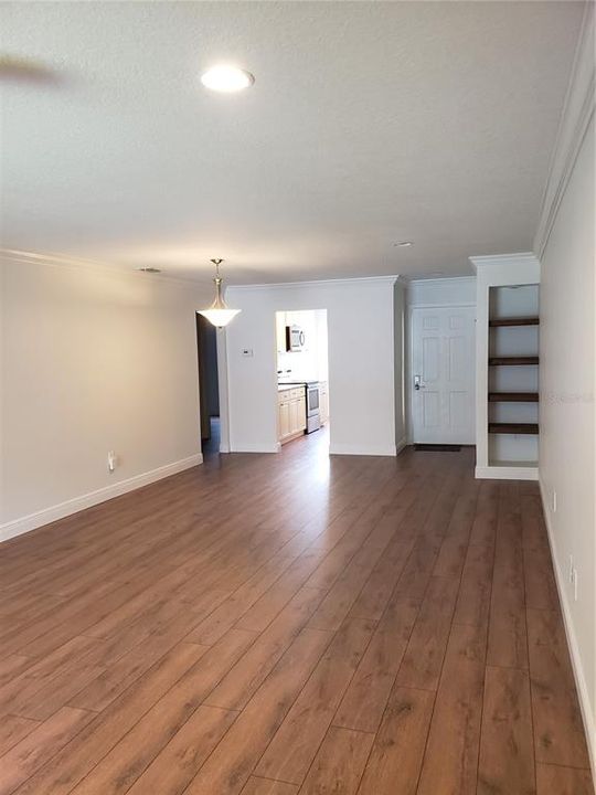 Active With Contract: $149,900 (2 beds, 2 baths, 1072 Square Feet)
