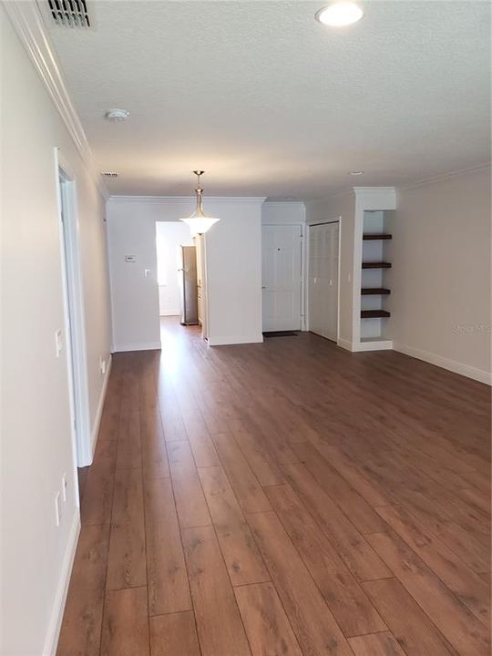 Active With Contract: $149,900 (2 beds, 2 baths, 1072 Square Feet)