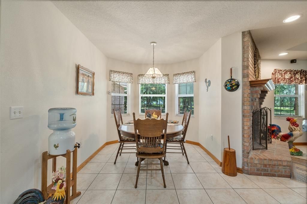 breakfast/ dinette area