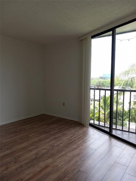 Recently Rented: $1,900 (2 beds, 2 baths, 960 Square Feet)