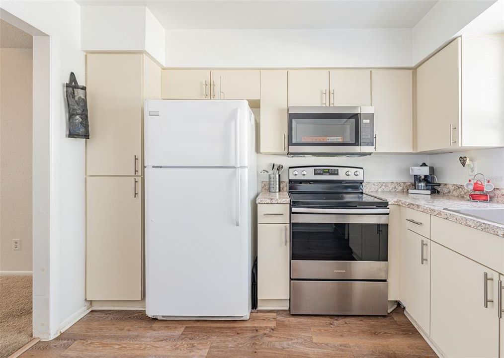 For Sale: $180,000 (2 beds, 2 baths, 1138 Square Feet)