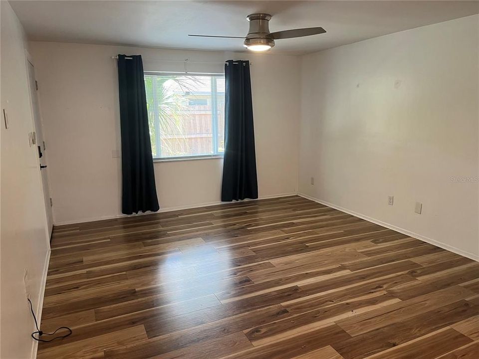 For Rent: $2,000 (2 beds, 1 baths, 807 Square Feet)