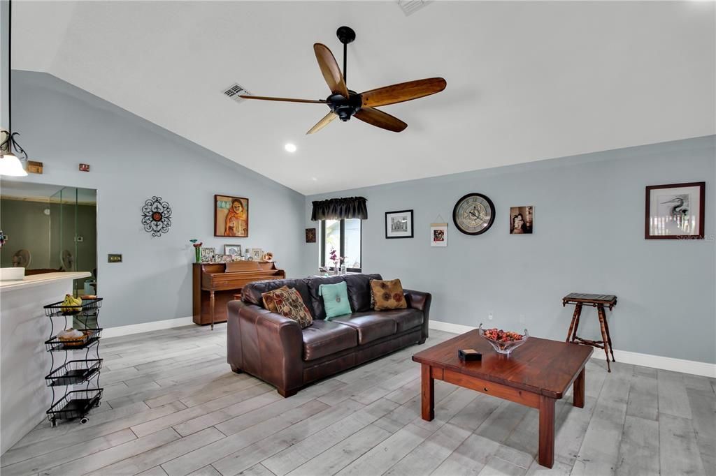 For Sale: $475,000 (4 beds, 2 baths, 2216 Square Feet)