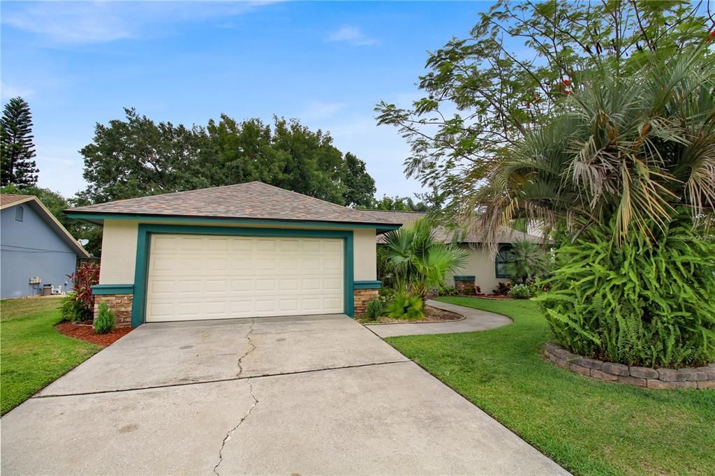 For Sale: $475,000 (4 beds, 2 baths, 2216 Square Feet)