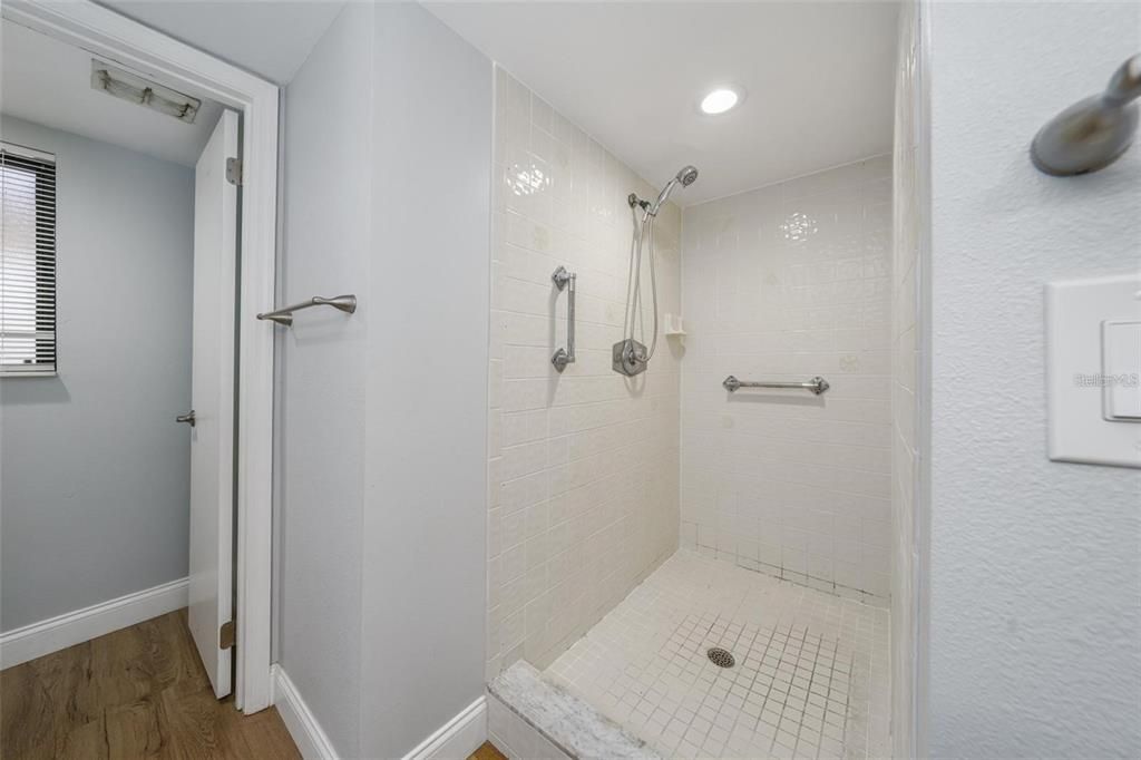 Active With Contract: $1,950 (3 beds, 2 baths, 1443 Square Feet)