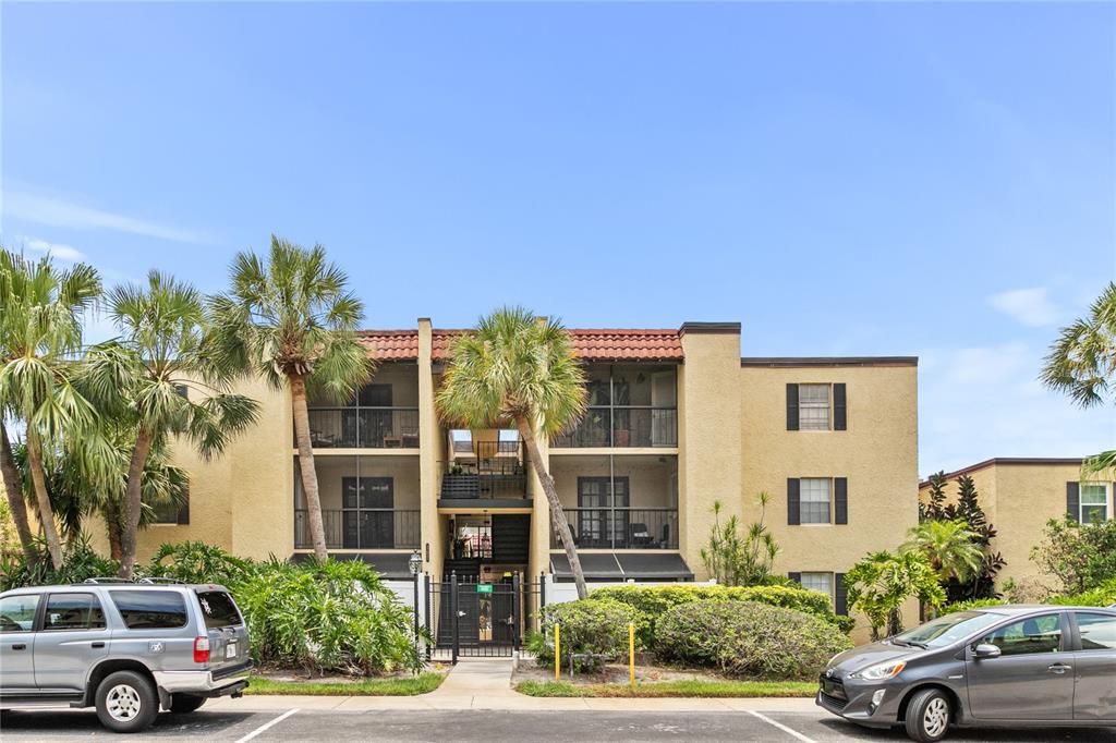 Recently Rented: $2,800 (2 beds, 2 baths, 1000 Square Feet)