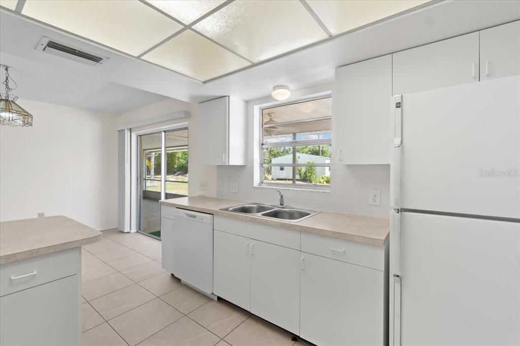 For Sale: $449,000 (2 beds, 2 baths, 1350 Square Feet)