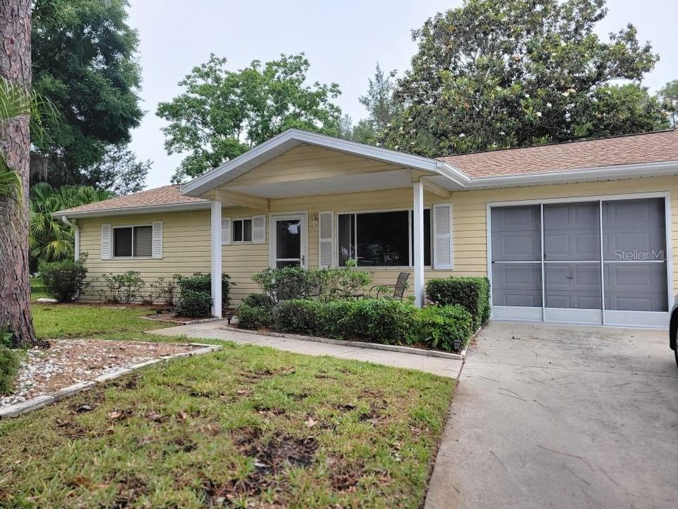 For Sale: $179,000 (2 beds, 2 baths, 864 Square Feet)