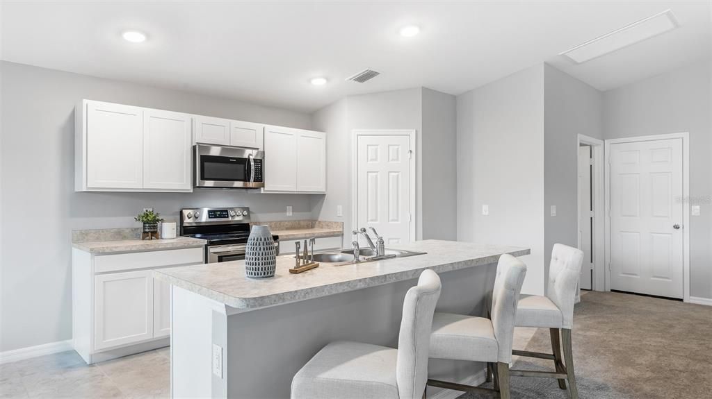 Active With Contract: $309,990 (3 beds, 2 baths, 1550 Square Feet)
