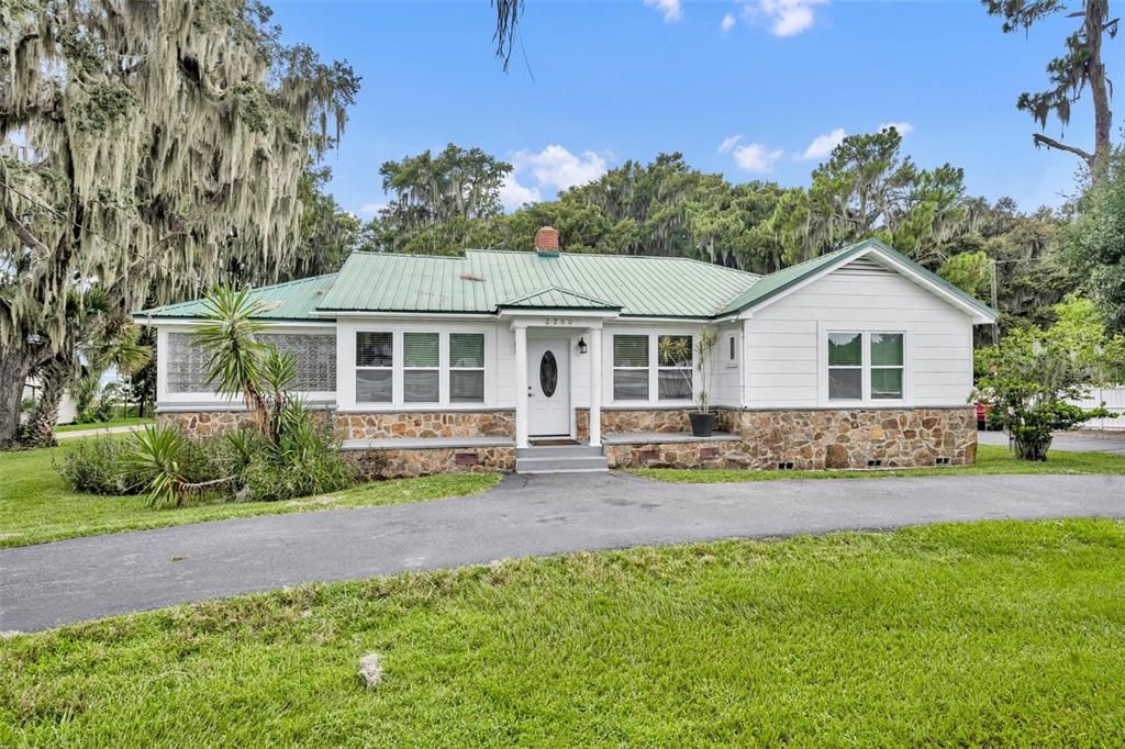 For Sale: $929,000 (3 beds, 2 baths, 1993 Square Feet)