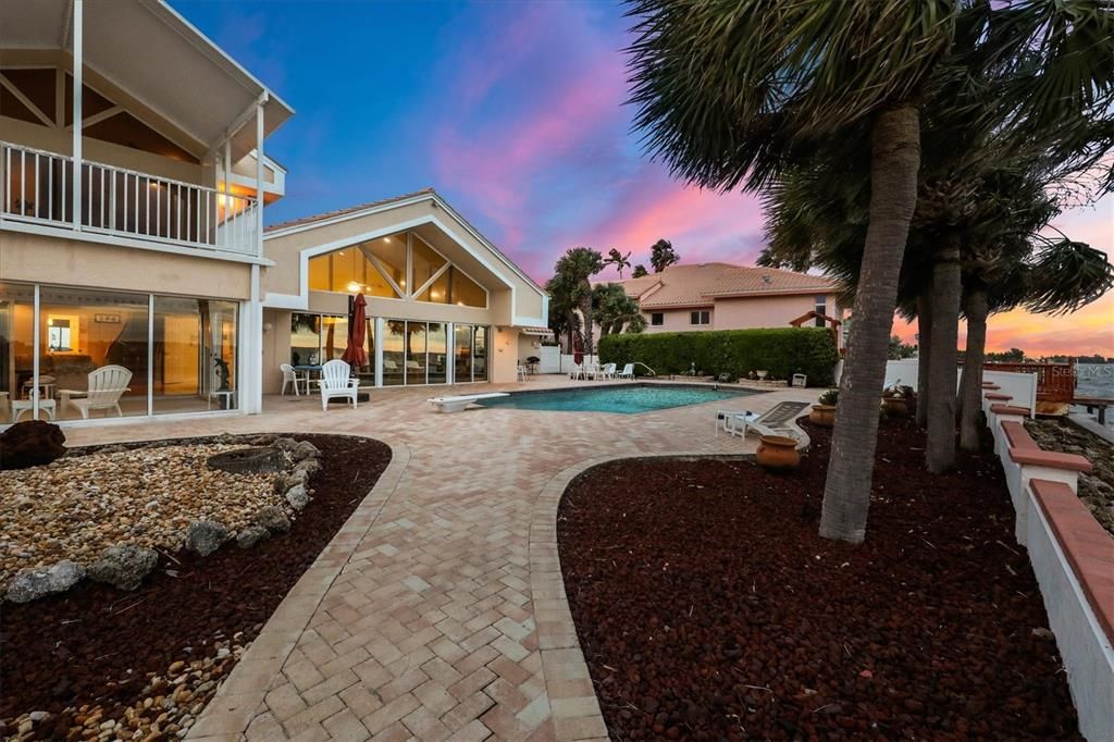 For Sale: $4,990,000 (4 beds, 4 baths, 5000 Square Feet)