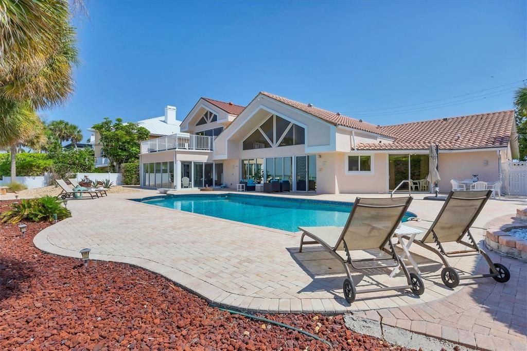 For Sale: $4,990,000 (4 beds, 4 baths, 5000 Square Feet)