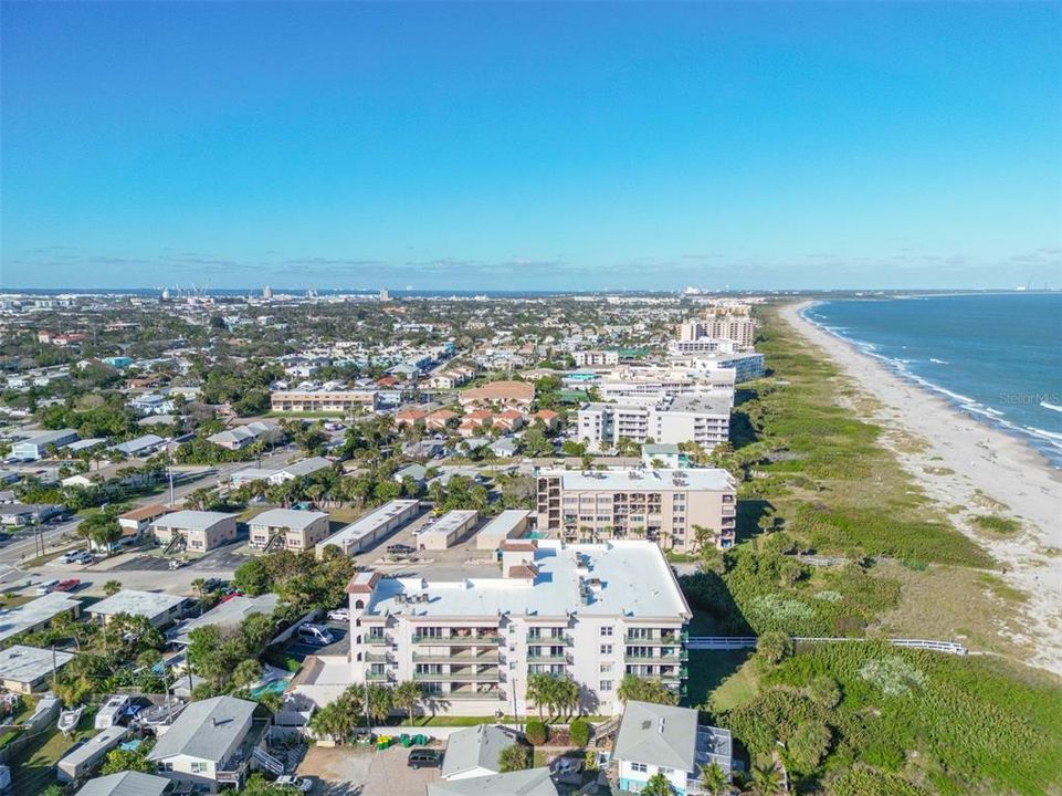 For Sale: $1,899,000 (3 beds, 3 baths, 2060 Square Feet)