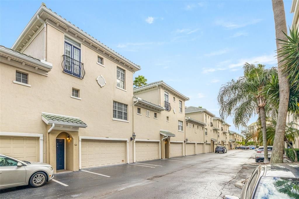 Active With Contract: $4,895 (3 beds, 3 baths, 1777 Square Feet)