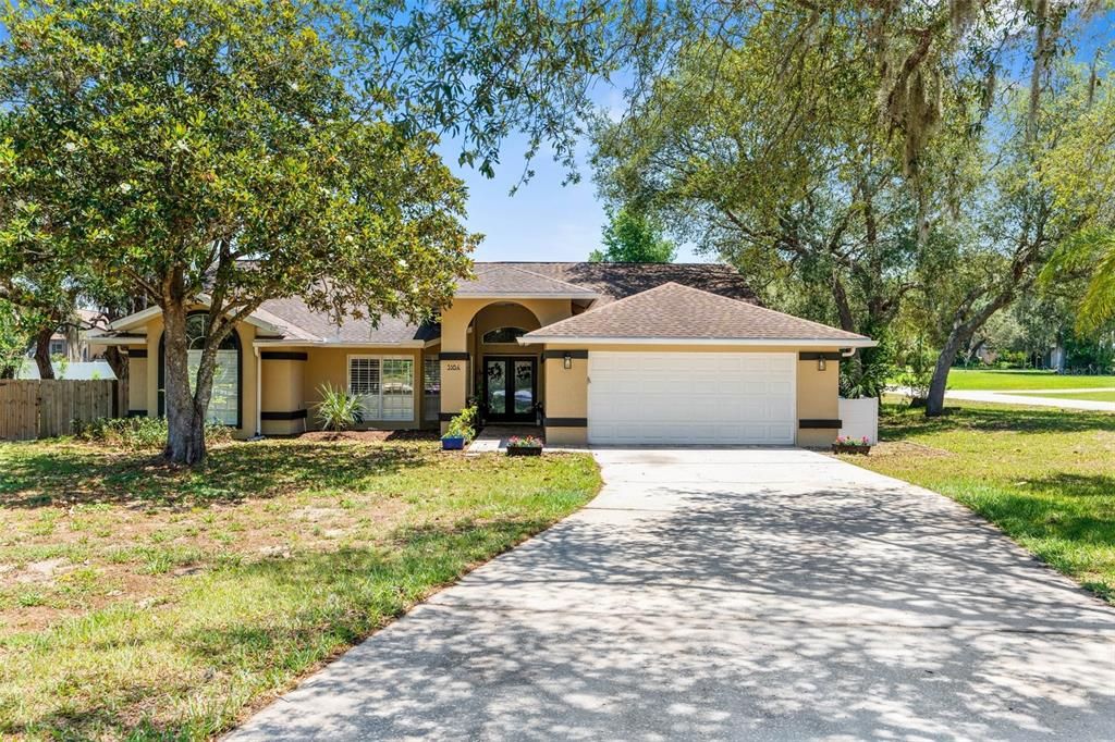 For Sale: $549,900 (4 beds, 2 baths, 2403 Square Feet)
