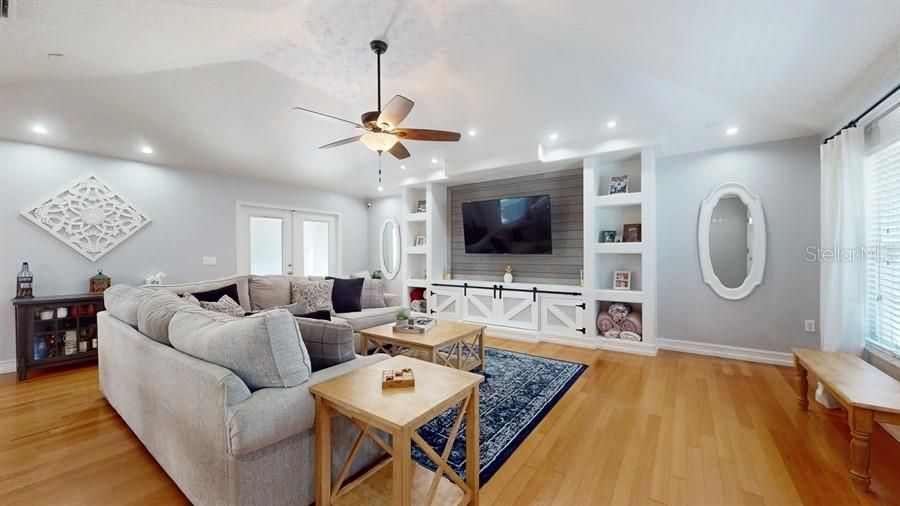 Active With Contract: $339,900 (3 beds, 2 baths, 1623 Square Feet)