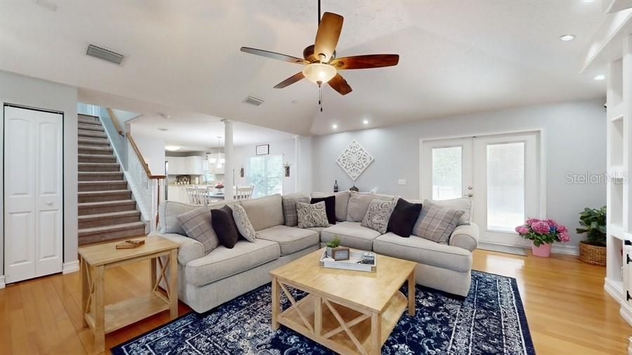 Active With Contract: $339,900 (3 beds, 2 baths, 1623 Square Feet)