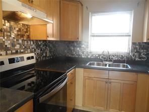 For Rent: $1,600 (2 beds, 1 baths, 968 Square Feet)