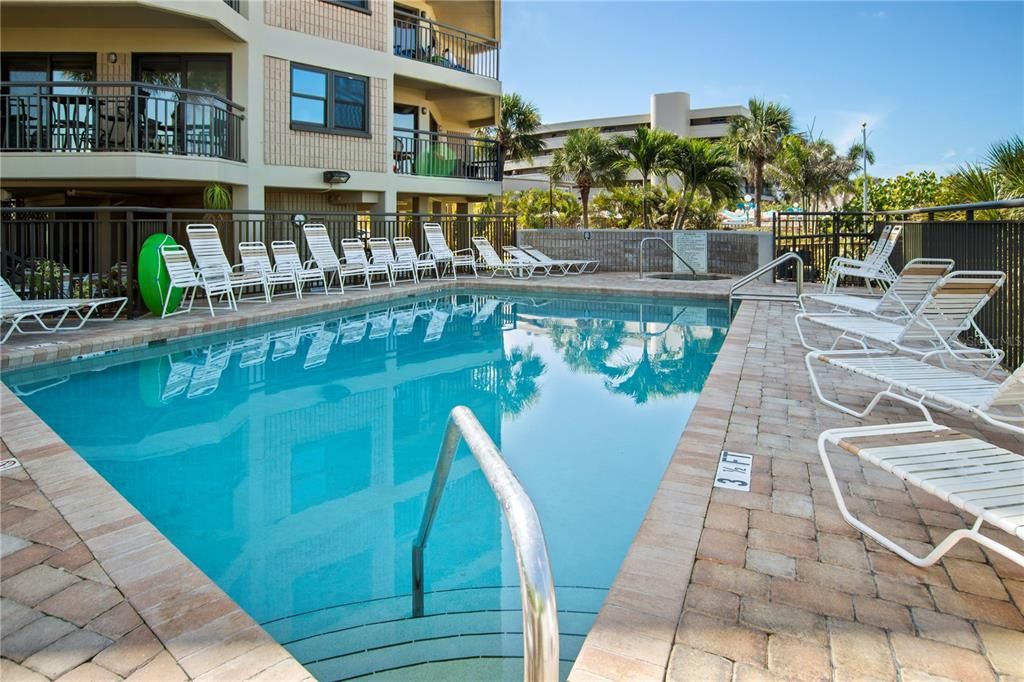 Pool, Spa, lounge area