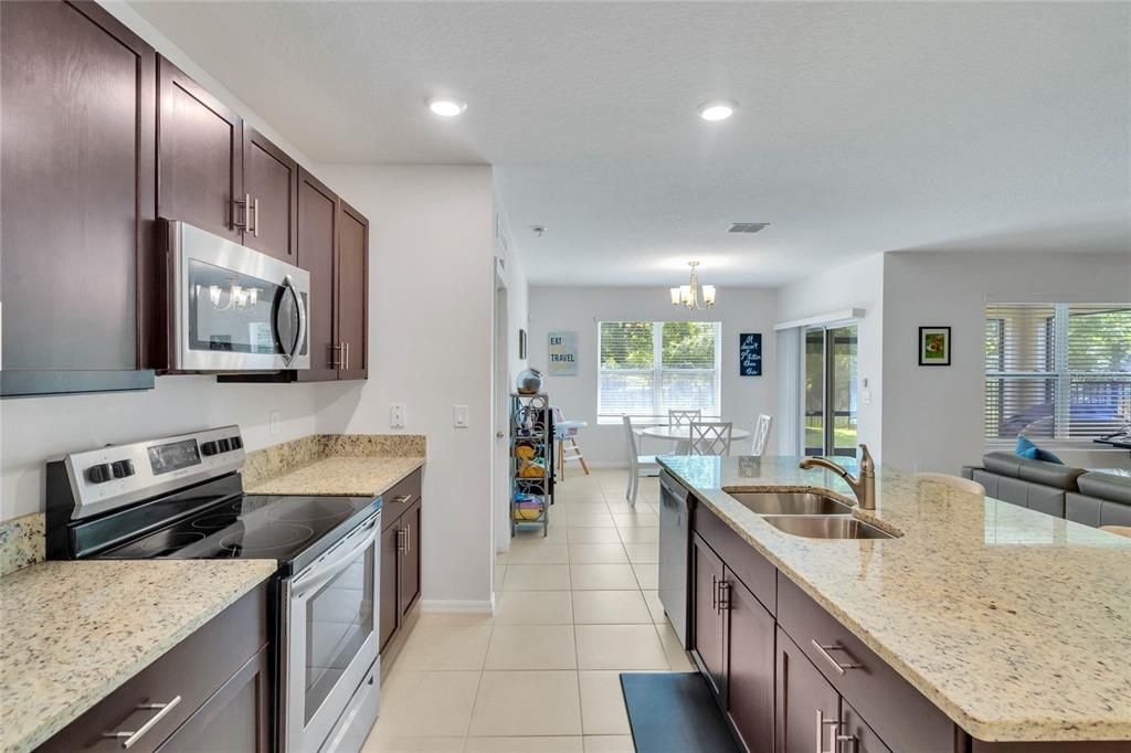 Active With Contract: $334,900 (3 beds, 2 baths, 1685 Square Feet)