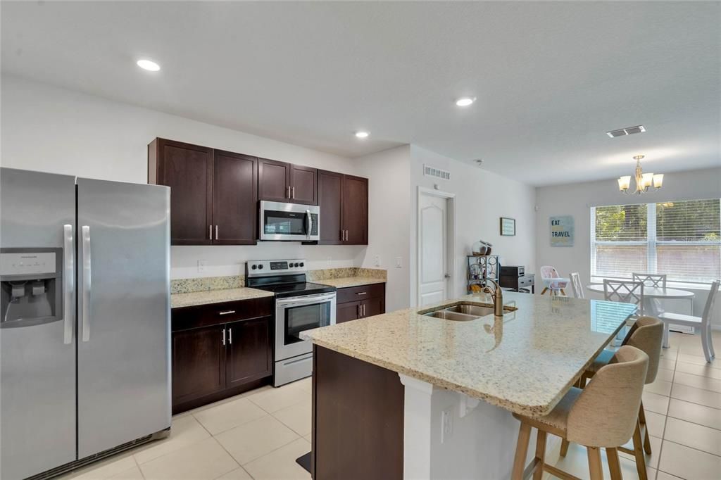 Active With Contract: $334,900 (3 beds, 2 baths, 1685 Square Feet)