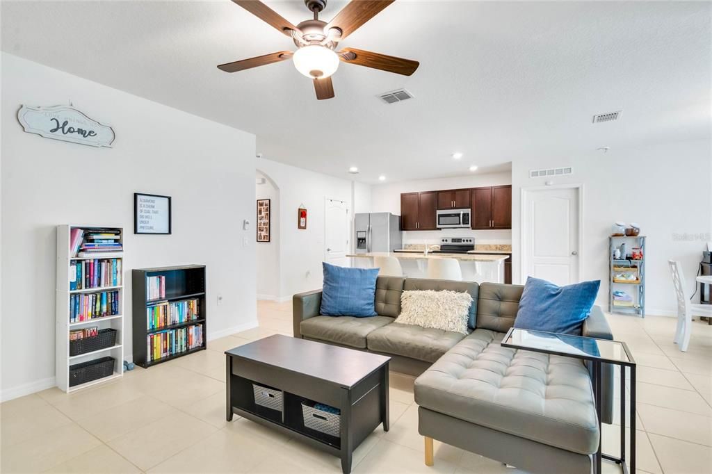 Active With Contract: $334,900 (3 beds, 2 baths, 1685 Square Feet)