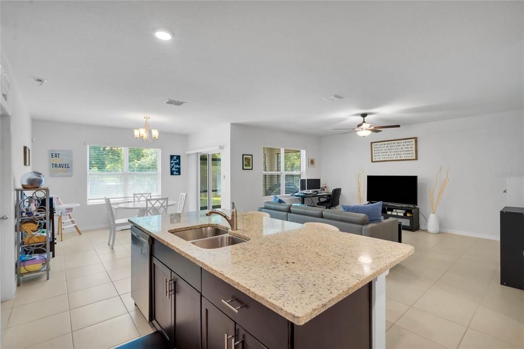 Active With Contract: $334,900 (3 beds, 2 baths, 1685 Square Feet)