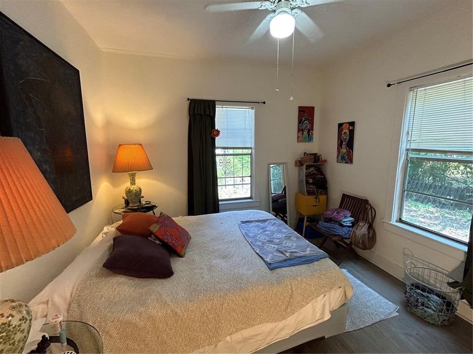 For Sale: $239,000 (2 beds, 1 baths, 881 Square Feet)