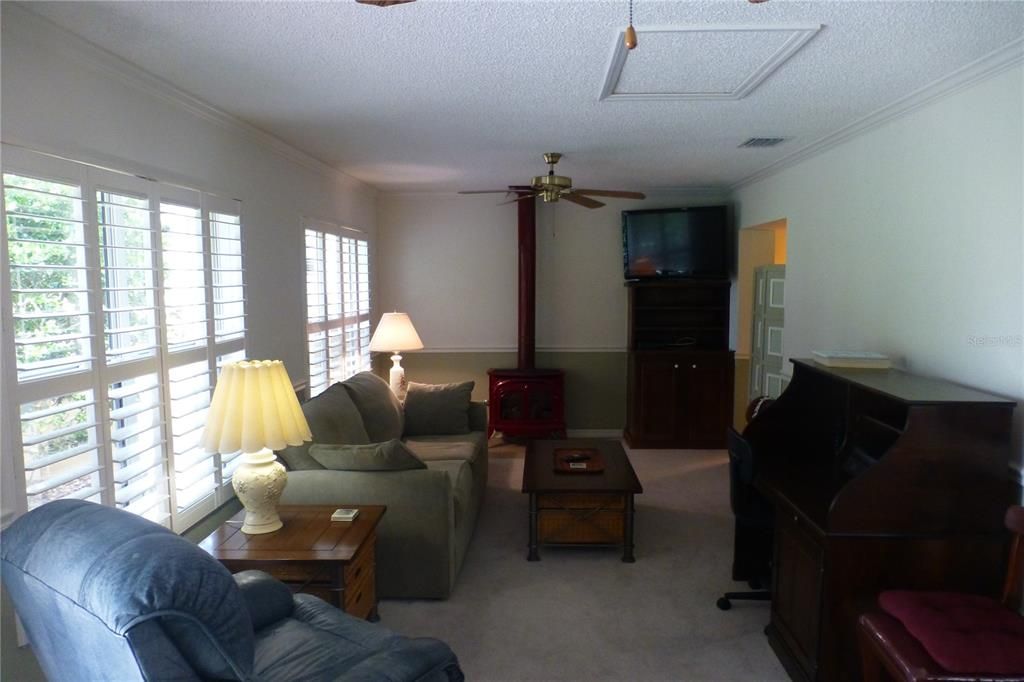 For Rent: $2,050 (2 beds, 2 baths, 1576 Square Feet)