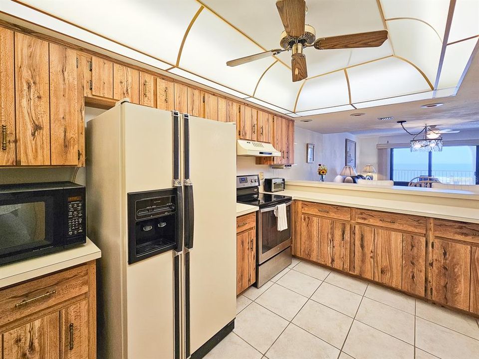 For Sale: $335,000 (2 beds, 2 baths, 1165 Square Feet)