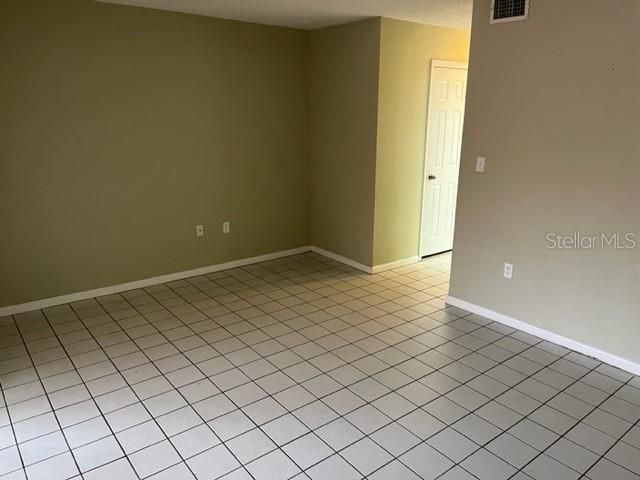 Recently Rented: $1,295 (2 beds, 1 baths, 938 Square Feet)