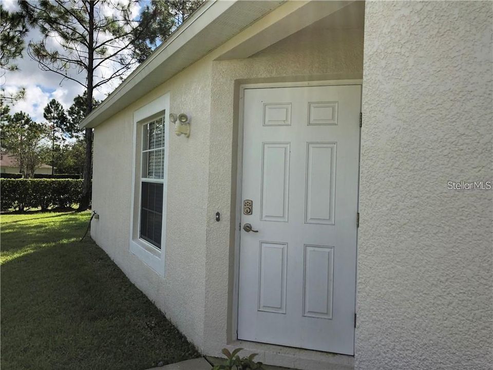 For Rent: $1,900 (3 beds, 2 baths, 1432 Square Feet)