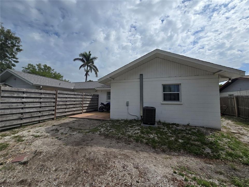 Active With Contract: $265,000 (3 beds, 2 baths, 1090 Square Feet)