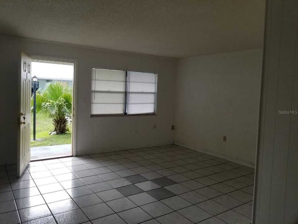 For Rent: $1,000 (1 beds, 1 baths, 683 Square Feet)