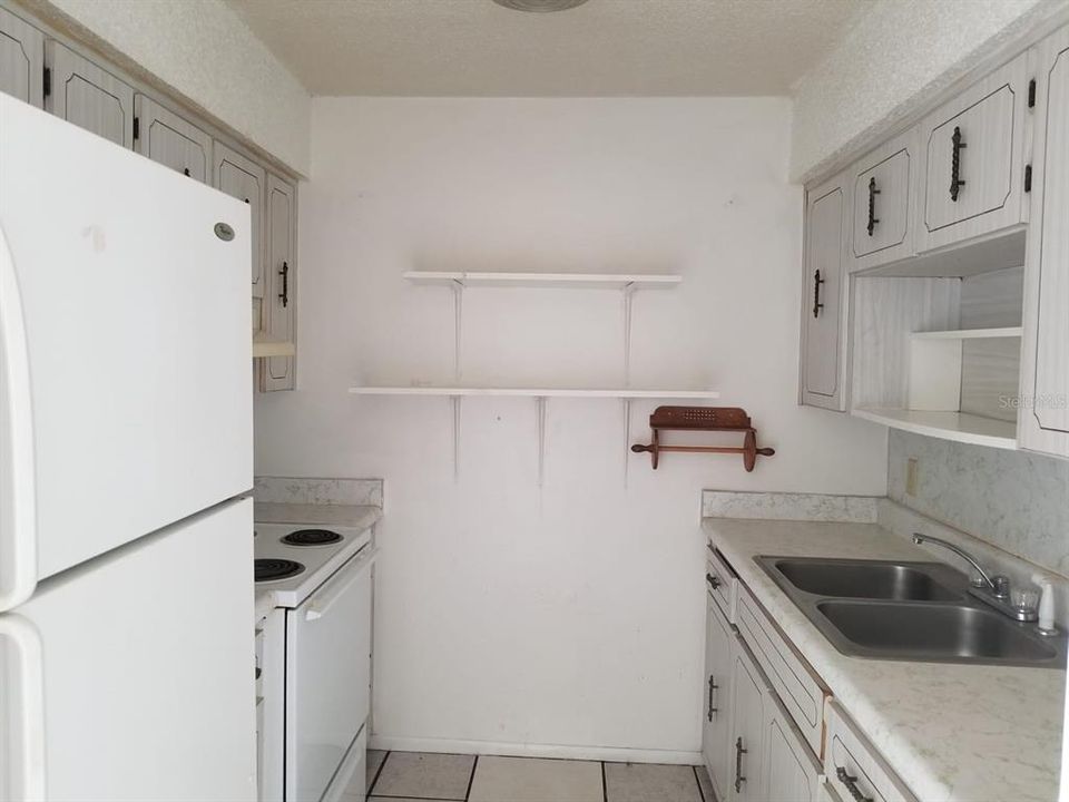 For Rent: $1,000 (1 beds, 1 baths, 683 Square Feet)