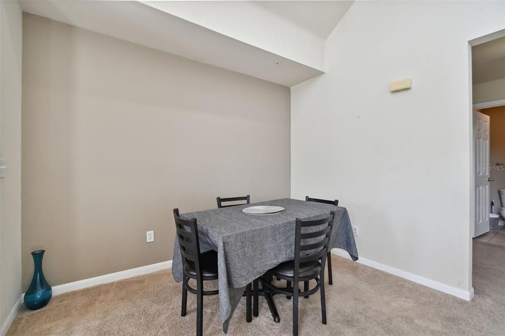 For Sale: $260,000 (2 beds, 2 baths, 1060 Square Feet)