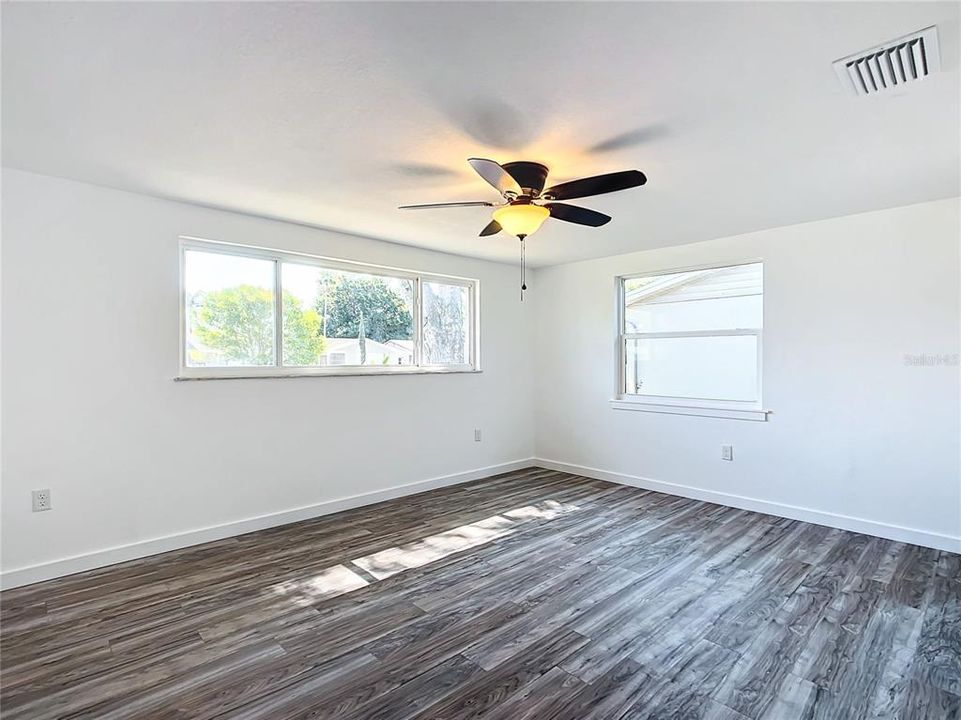 Active With Contract: $325,500 (3 beds, 2 baths, 1672 Square Feet)