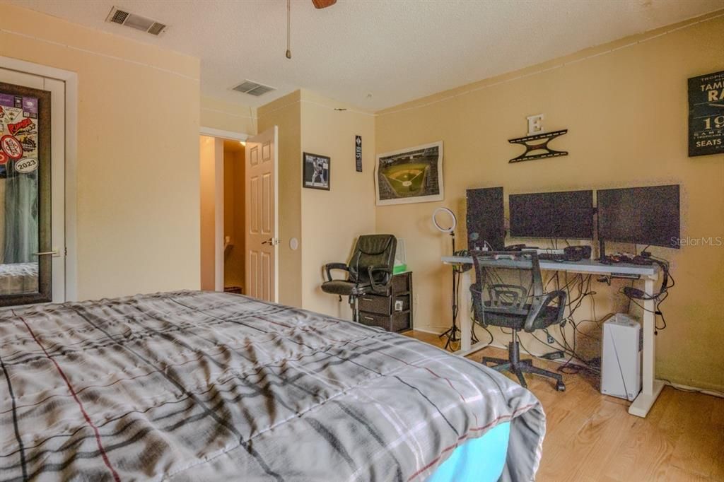 Active With Contract: $175,000 (2 beds, 1 baths, 1268 Square Feet)