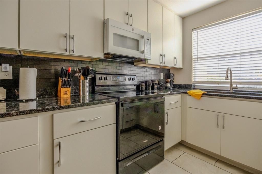 Recently Sold: $175,000 (2 beds, 1 baths, 1268 Square Feet)