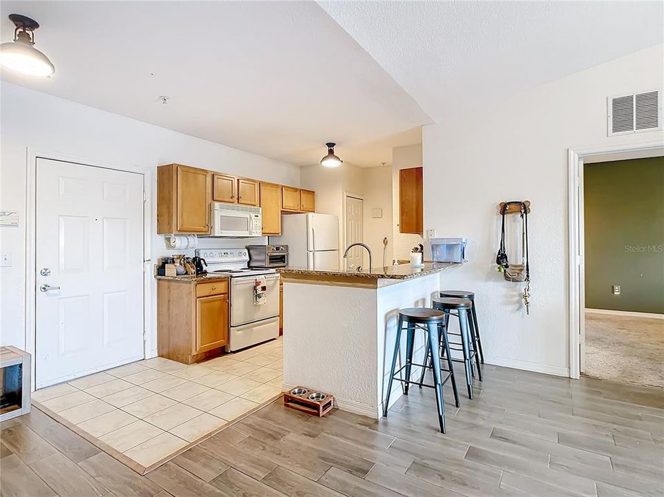 Active With Contract: $234,990 (2 beds, 2 baths, 1054 Square Feet)