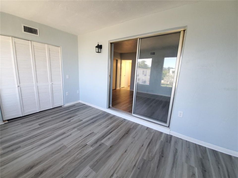 For Sale: $125,000 (1 beds, 1 baths, 825 Square Feet)