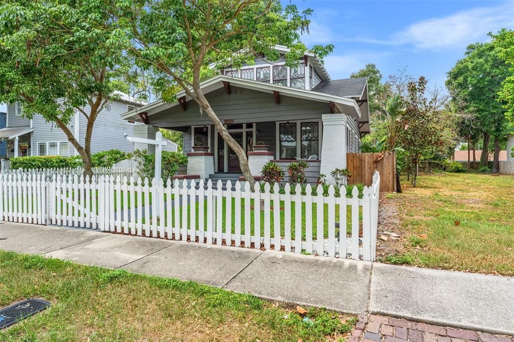 For Sale: $715,000 (3 beds, 2 baths, 1561 Square Feet)